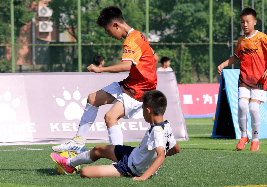 法国队鏖战日本队,黄鸭组合状态火热 法国队鏖战日本队,黄鸭组合状态火热